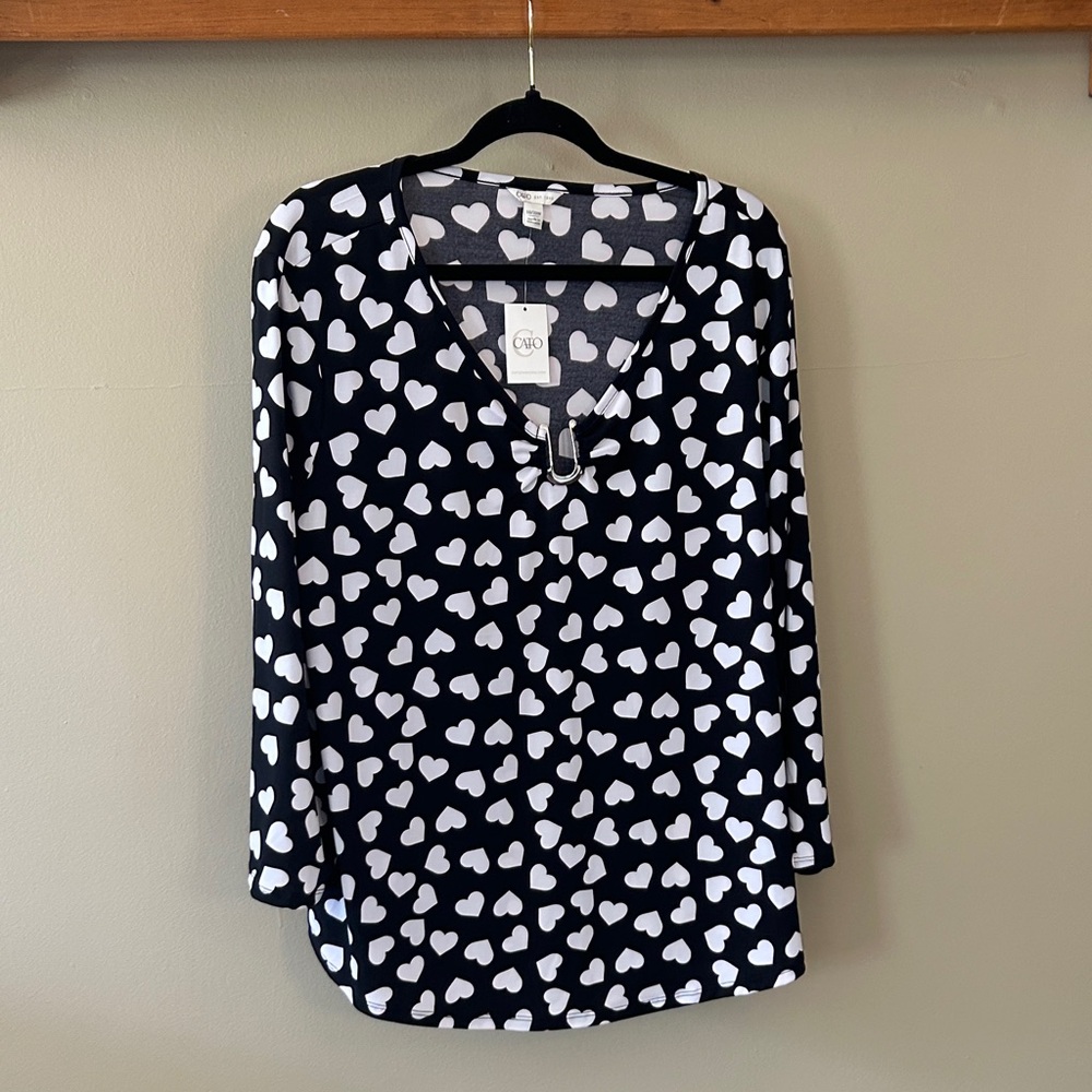 Cato Black & White Heart-Print Long Sleeve V-Neck Top